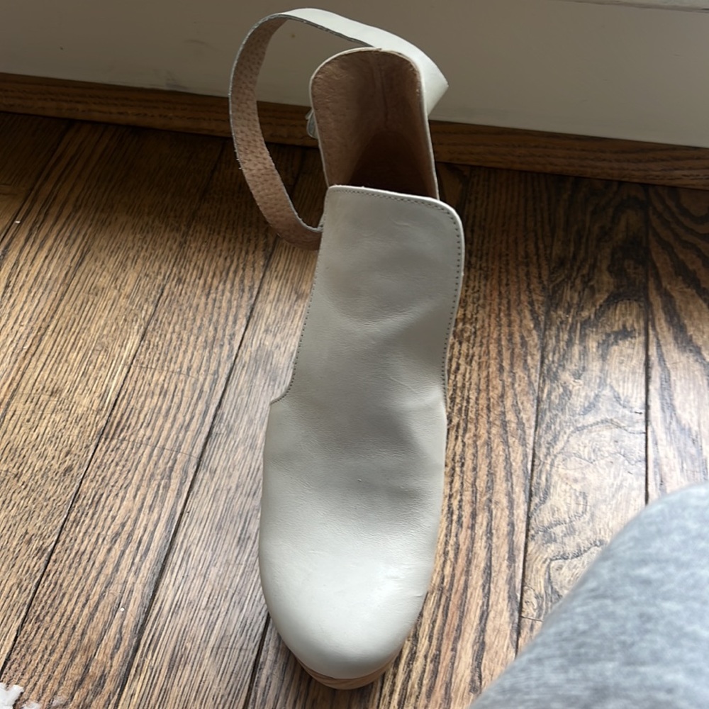 Free People NIB Cedar Bone Off White Leather Bohemian Wood Clogs - Picture 3 of 4